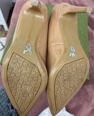 Tacones Calvin Klein Beige Charol