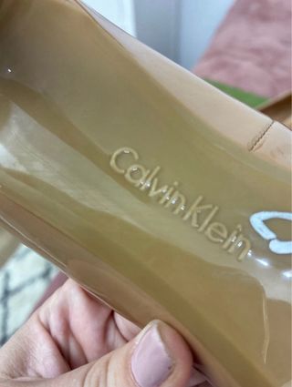 Tacones Calvin Klein Beige Charol
