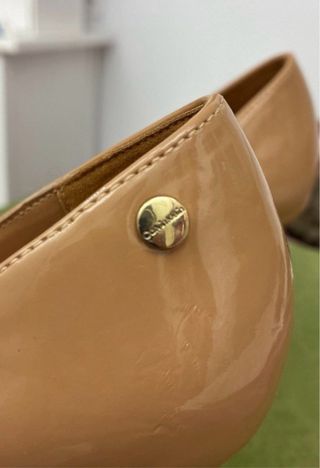 Tacones Calvin Klein Beige Charol