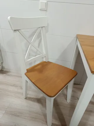 Mesa de cocina y 2 sillas