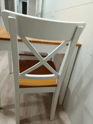 Mesa de cocina y 2 sillas