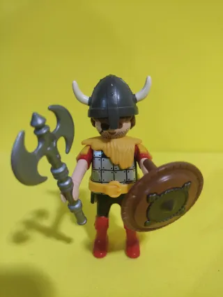 Playmobil Guerrero Vikingo con Hacha y Escudo