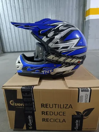 Casco de moto cross azul y blanco TNT y mascara