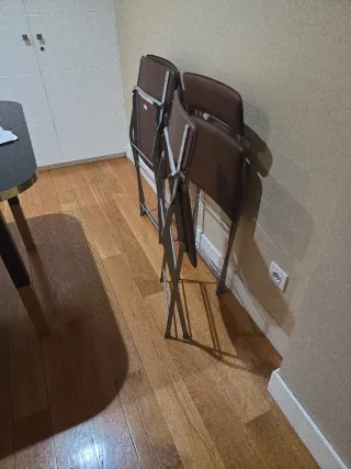 Sedie pieghevoli in pelle e metallo