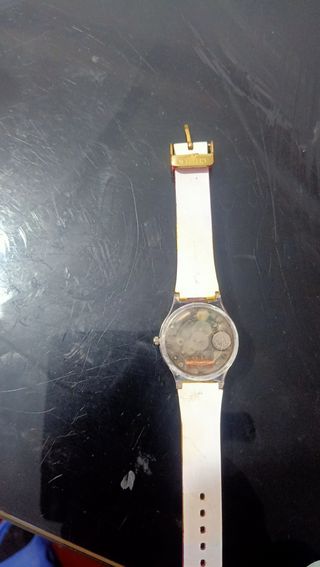 Reloj infantil con flores y lazos