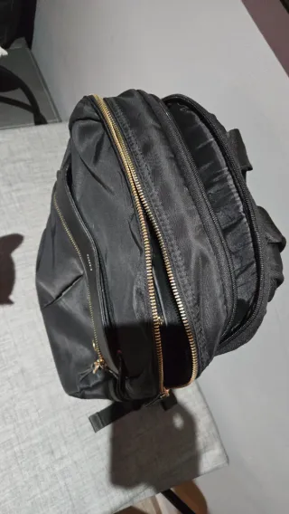 Mochila negra con compartimento para portátil