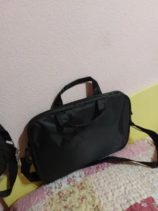 Cartera con asas y cinta