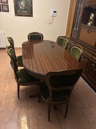 Conjunto Mesa, 6 Sillas Comedor y armario