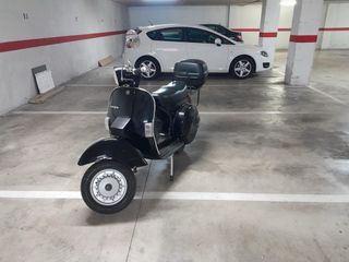Vespa Iris 200 Negra
