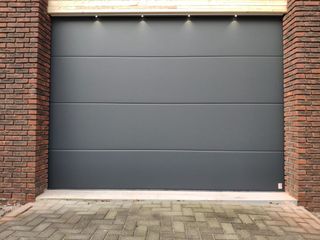 Puerta seccional para garaje