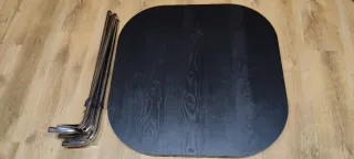 Mesa redonda negra con 4 sillas