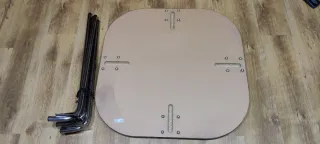 Mesa redonda negra con 4 sillas