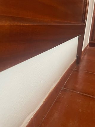 Cabecero de madera hecho por carpintero