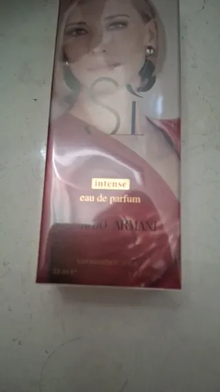 Corrente com pingente dourado