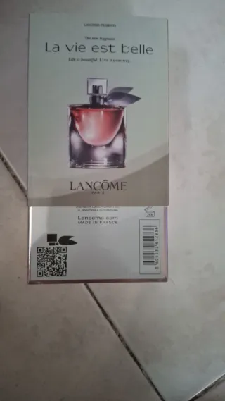 Corrente com pingente dourado