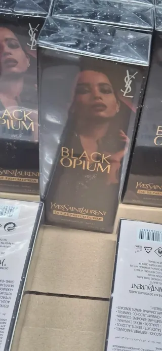 Corrente com pingente dourado