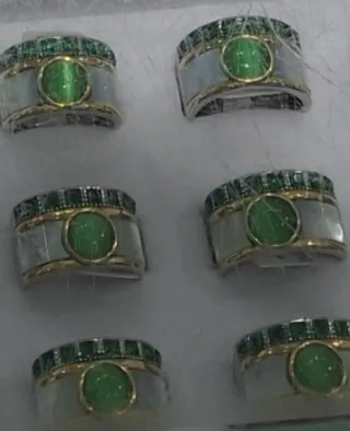 Corrente com pingente dourado