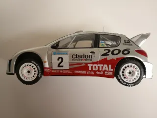 Réplica Peugeot 206 WRC a escala 1/18