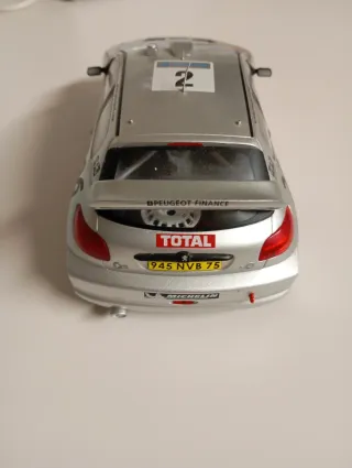 Réplica Peugeot 206 WRC a escala 1/18