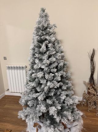 Árbol de Navidad con nieve