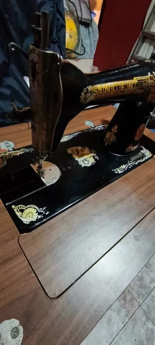 Máquina de coser Singer antigua