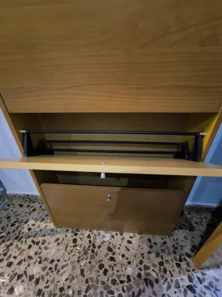 Zapatero de madera color cerezo