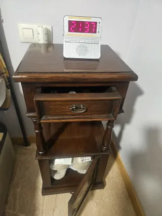 Comodini in legno scuro