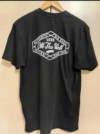 Camiseta Vans Negra con Bolsillo