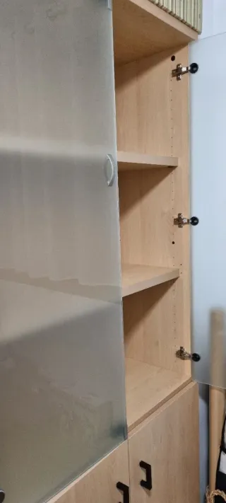 Lote mobiliario oficina. Estantería y vitrina.