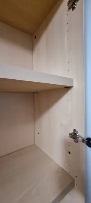 Lote mobiliario oficina. Estantería y vitrina.