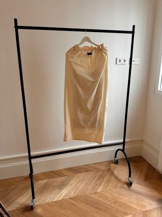 Perchero de metal negro