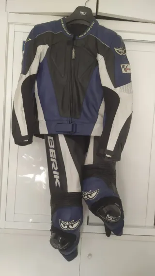 Mono Berik Moto GP, botas y guantes