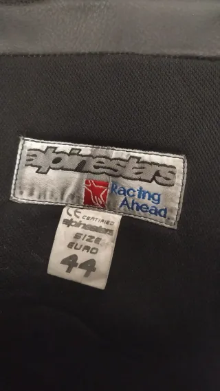 Mono Berik Moto GP, botas y guantes