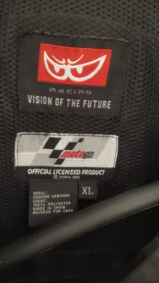 Mono Berik Moto GP, botas y guantes