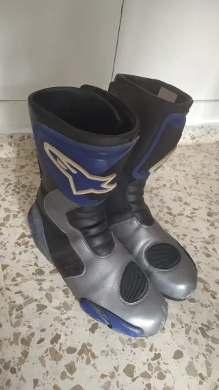 Mono Berik Moto GP, botas y guantes
