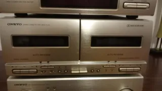 Mini cadena Onkyo plata y altavoces