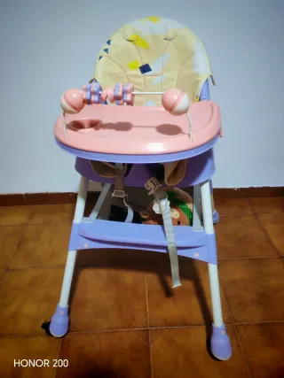 Trona de bebé rosa y morada