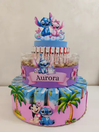 Torta di merendine a tema Stitch