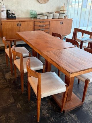 Mesa de comedor de madera