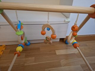 Gimnasio de madera BIECO para bebé