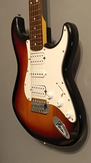 Guitarra Eléctrica Stratocaster Buen Estado