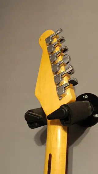 Guitarra Eléctrica Stratocaster Buen Estado