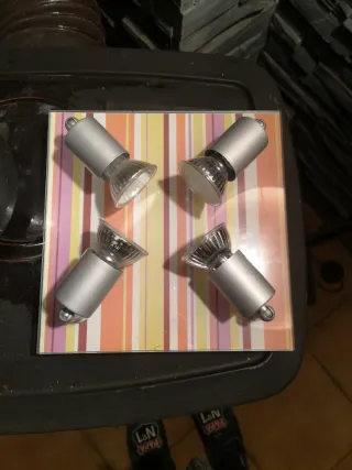 Lámpara de baño multicolor y plata