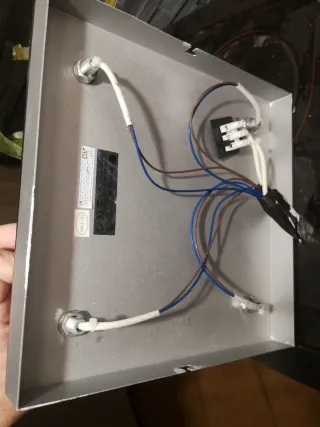 Lámpara de baño multicolor y plata