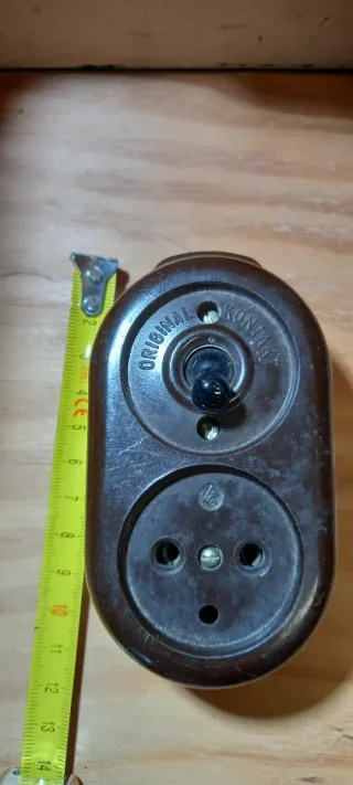 Interruptor y enchufe de baquelita