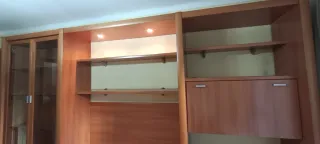 Mueble de comedor  gran calidad madera y cristal.