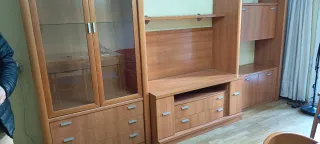 Mueble de comedor  gran calidad madera y cristal.