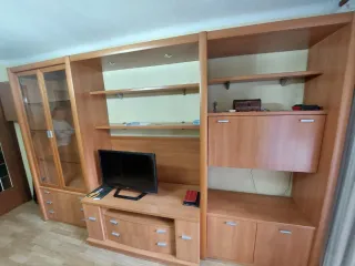 Mueble de comedor  gran calidad madera y cristal.