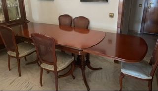 Mesa de comedor de madera