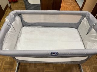 Cuna colecho Chicco Next2me gris